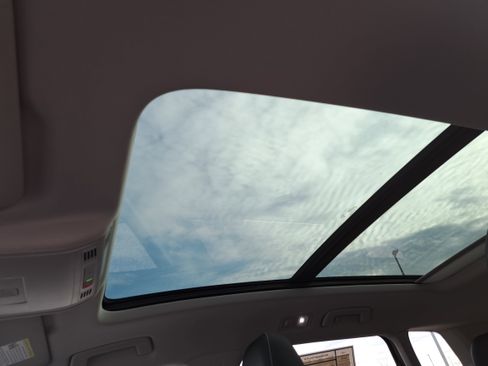 Certified 2023 Volkswagen Taos SE image 27