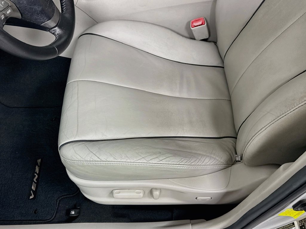 Used 2012 Toyota Venza XLE w/ XLE Premium Pkg AWD/4WD image 16