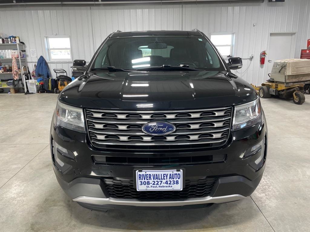 Used 2017 Ford Explorer XLT w/ Equipment Group 202A AWD/4WD image 2
