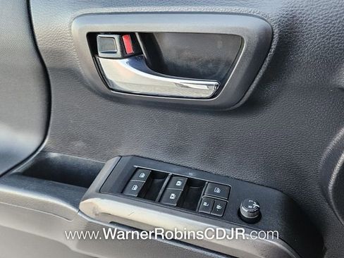 Used 2019 Toyota Tacoma TRD Off-Road image 31