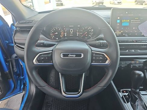 Used 2025 Jeep Compass Trailhawk AWD/4WD image 12
