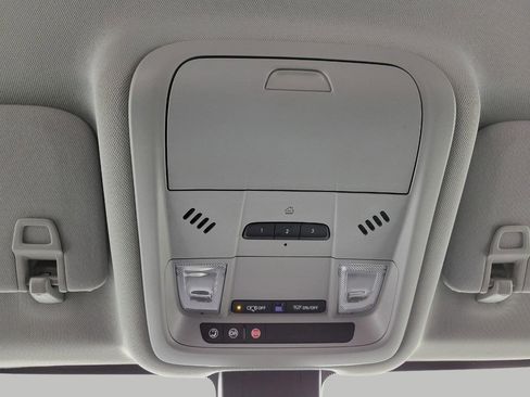 Used 2024 GMC Terrain SLT image 19