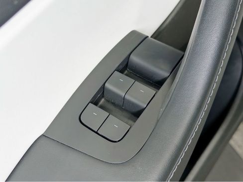 Used 2022 Tesla Model Y Performance image 8