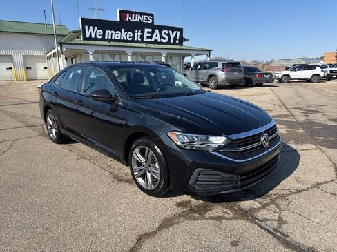 Used 2024 Volkswagen Jetta SE FWD image 2