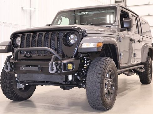 Used 2023 Jeep Gladiator Willys image 6