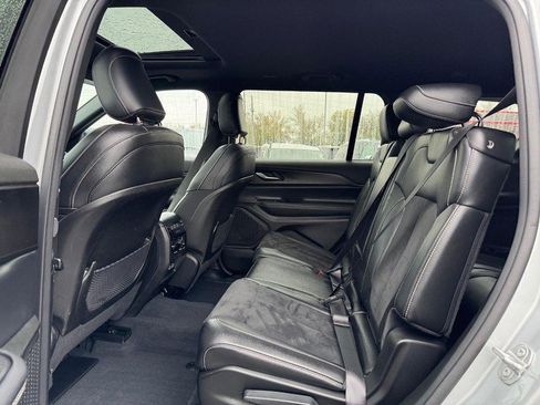 Used 2023 Jeep Grand Cherokee L Laredo image 10