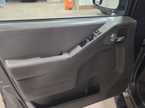 Used 2020 Nissan Frontier SV w/ Midnight Edition Floor Mats image 11