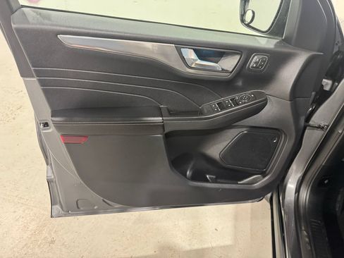 Used 2022 Ford Escape Titanium AWD/4WD image 17