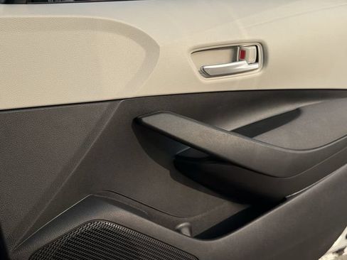 Used 2021 Toyota Corolla LE w/ Carpet Mat Package (TMS) FWD image 26