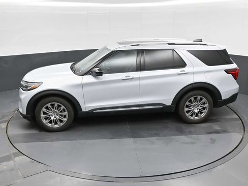 Used 2025 Ford Explorer Platinum image 24