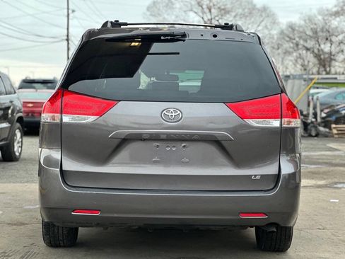 Used 2012 Toyota Sienna LE image 7
