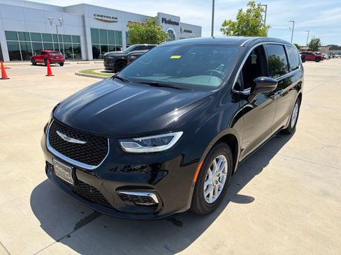 New 2026 Chrysler Pacifica Select FWD image 9