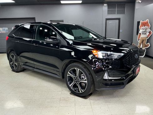Used 2023 Ford Edge ST image 2