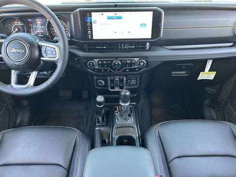 Used 2024 Jeep Wrangler Unlimited Sahara AWD/4WD image 16