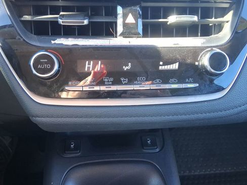 Used 2022 Toyota Corolla XLE image 25