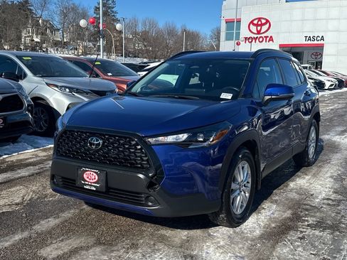 Used 2023 Toyota Corolla Cross LE image 3