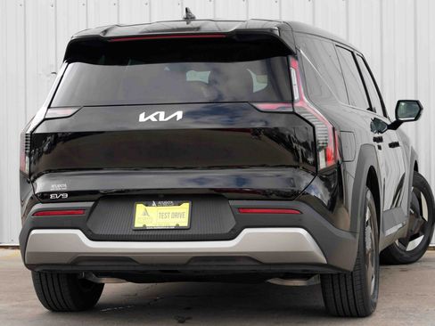 Used 2024 Kia EV9 Light Long Range image 4