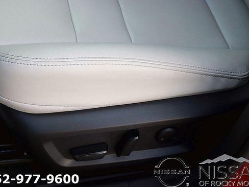 Certified 2024 Nissan Rogue SL FWD image 17