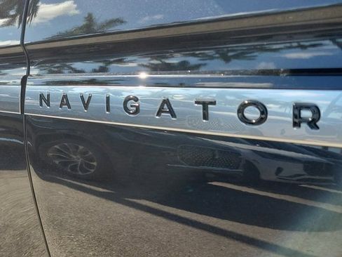 Certified 2025 Lincoln Navigator Reserve AWD/4WD image 9