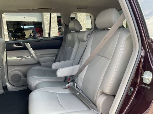 Used 2013 Toyota Highlander SE AWD/4WD image 29