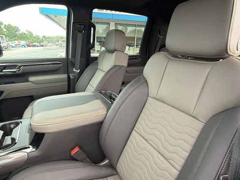 New 2026 Chevrolet Silverado 2500 ZR2 w/ LPO, Dark Essentials Package AWD/4WD image 18