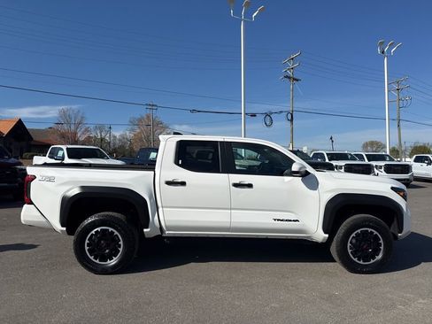 Used 2024 Toyota Tacoma TRD Off-Road AWD/4WD image 6