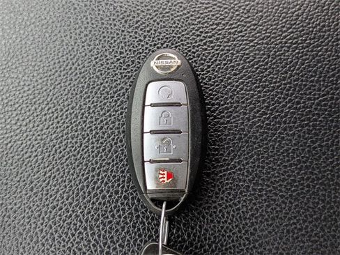 Used 2021 Nissan Titan SV w/ SV Convenience Package image 29