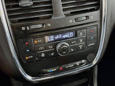 Used 2018 Dodge Grand Caravan GT FWD image 18