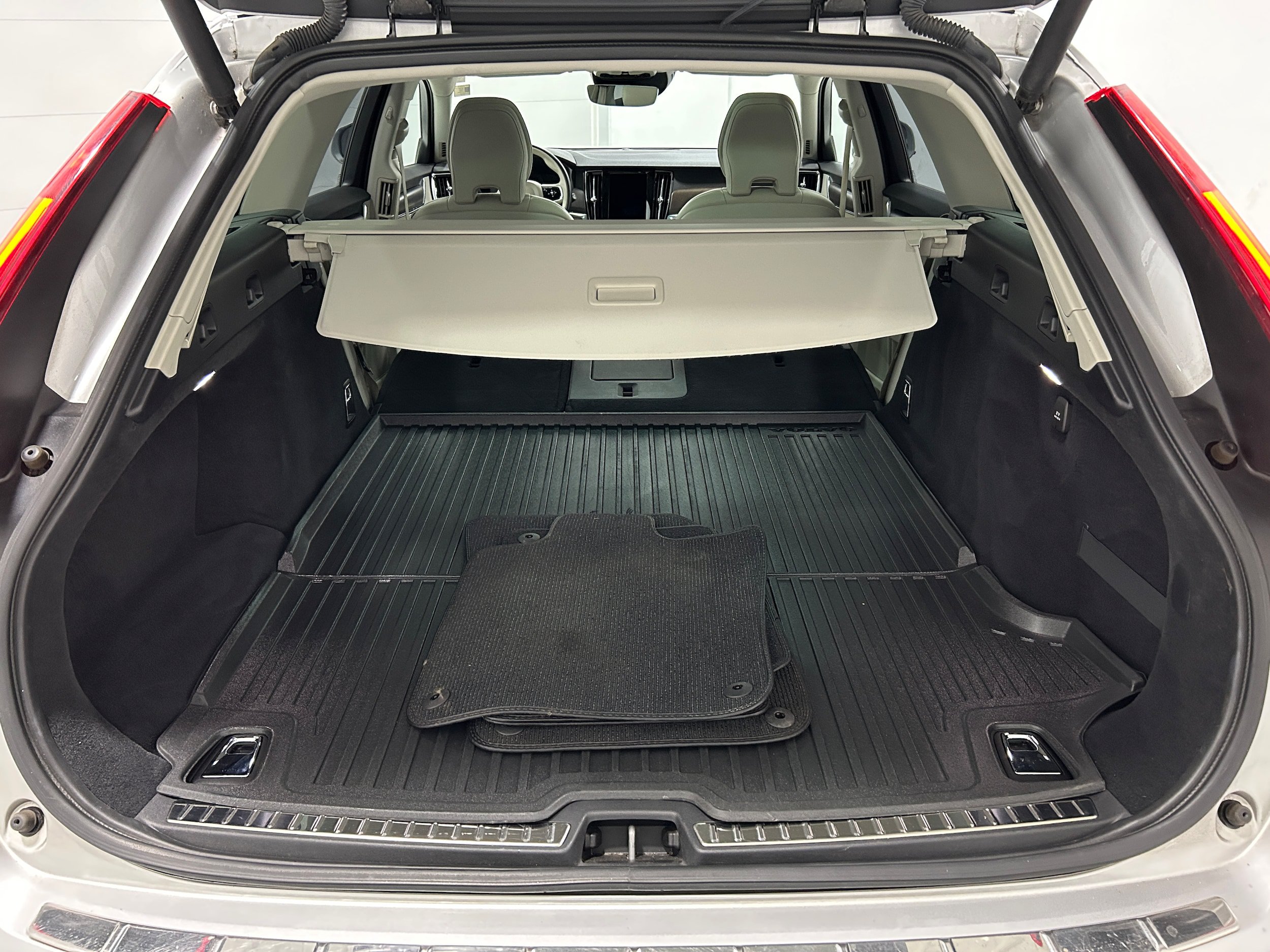 Used 2020 Volvo V90 T6 Cross Country AWD/4WD image 34