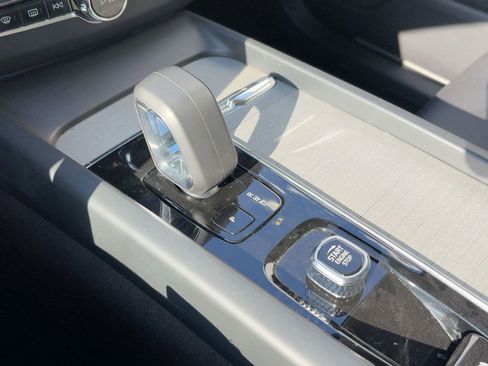 Certified 2025 Volvo XC60 B5 Plus image 18