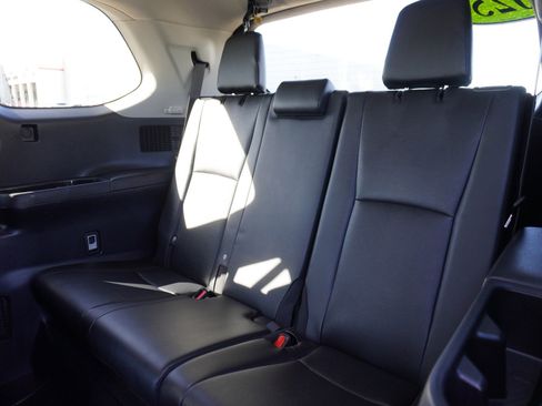 Used 2025 Toyota Grand Highlander AWD image 15