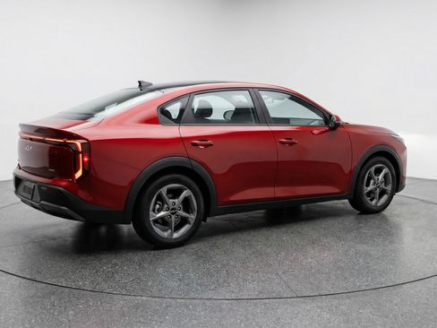 Used 2025 Kia K4 LXS image 9