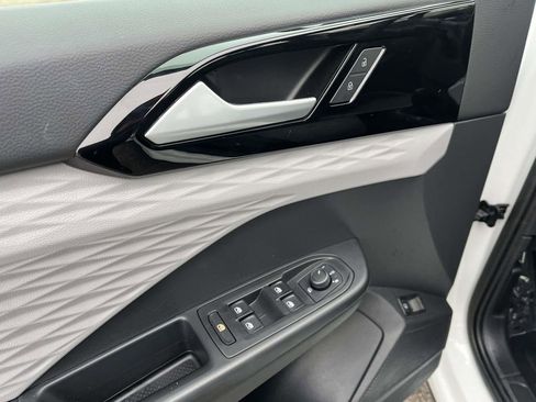 Used 2023 Volkswagen Taos S image 17