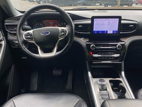 Used 2021 Ford Explorer Limited w/ Equipment Group 301A AWD/4WD image 8