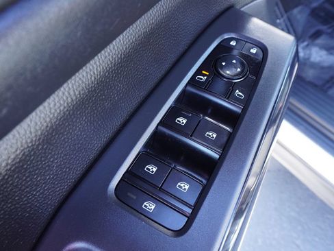 Certified 2025 Nissan Pathfinder SV FWD image 16
