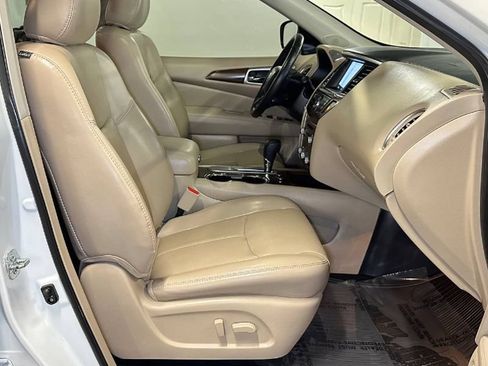 Used 2020 Nissan Pathfinder Platinum FWD image 21