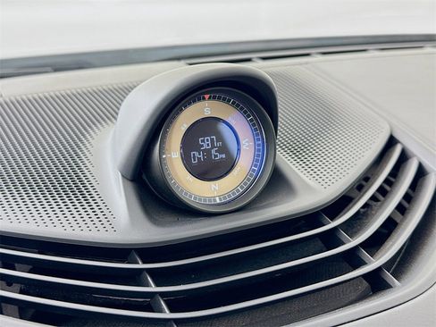 Used 2022 Porsche Taycan 4S image 17