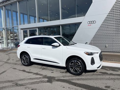 Used 2025 Audi Q5 Premium w/ Convenience Package image 11