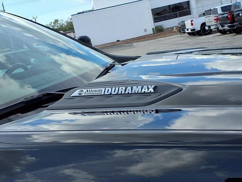 Used 2022 Chevrolet Silverado 2500 Custom w/ Custom Value Package image 11