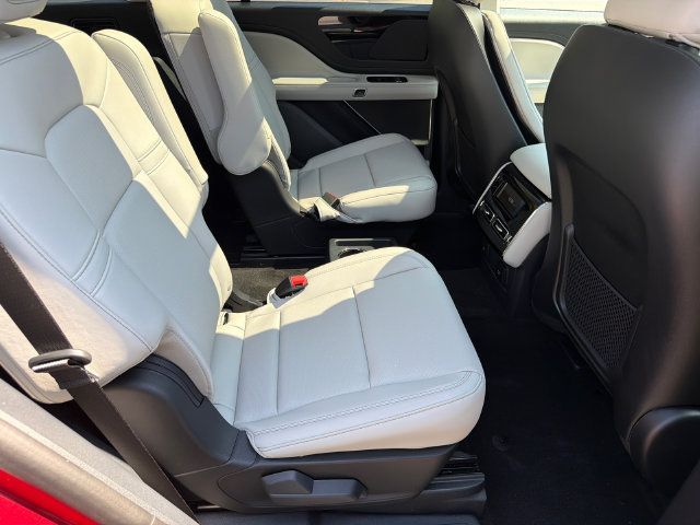 New 2027 Lincoln Aviator AWD w/ Jet Appearance Package image 16