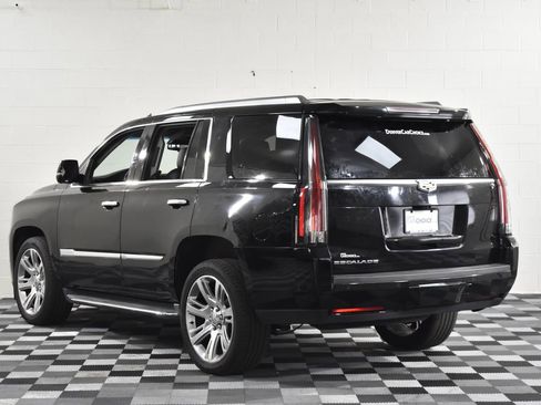 Used 2018 Cadillac Escalade Luxury image 3