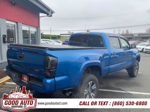 Used 2017 Toyota Tacoma TRD Sport AWD/4WD image 5