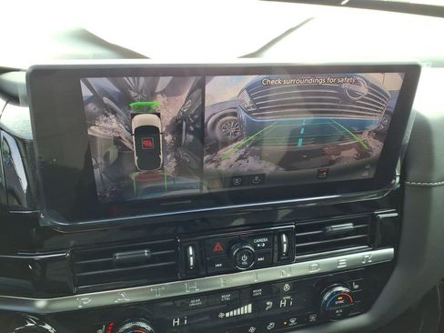 New 2026 Nissan Pathfinder SL image 10