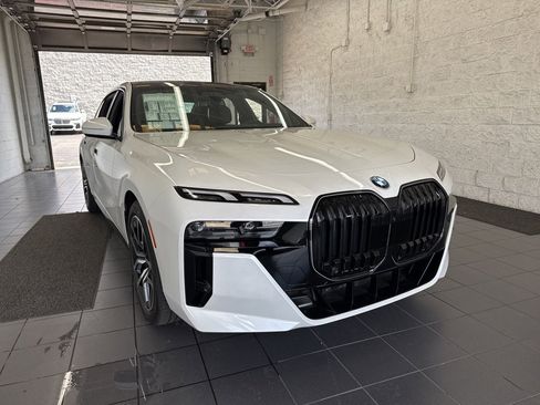 New 2026 BMW 740i xDrive image 2