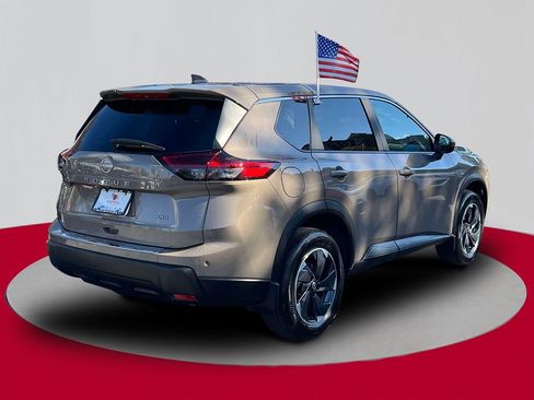 Used 2025 Nissan Rogue SV image 5