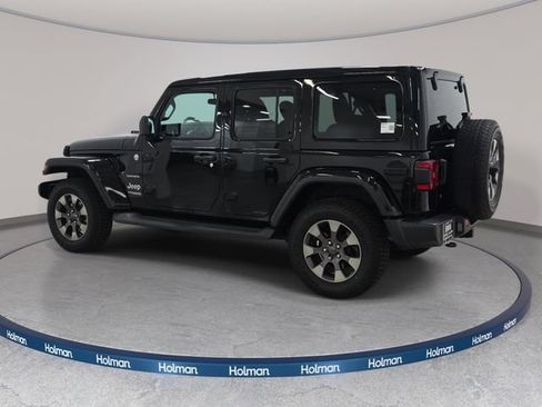 Used 2018 Jeep Wrangler Unlimited Sahara w/ LED Lighting Group AWD/4WD image 8