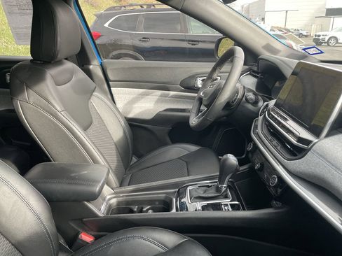 Used 2025 Jeep Compass Latitude image 4