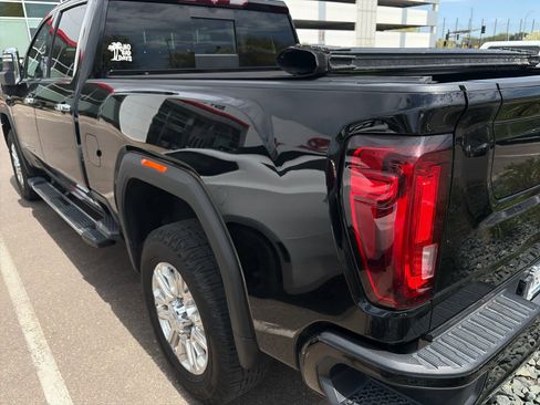 Used 2022 GMC Sierra 3500 Denali AWD/4WD image 4