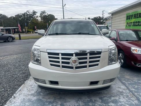 Used 2013 Cadillac Escalade Luxury image 2