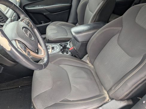 Used 2015 Jeep Cherokee Latitude image 6